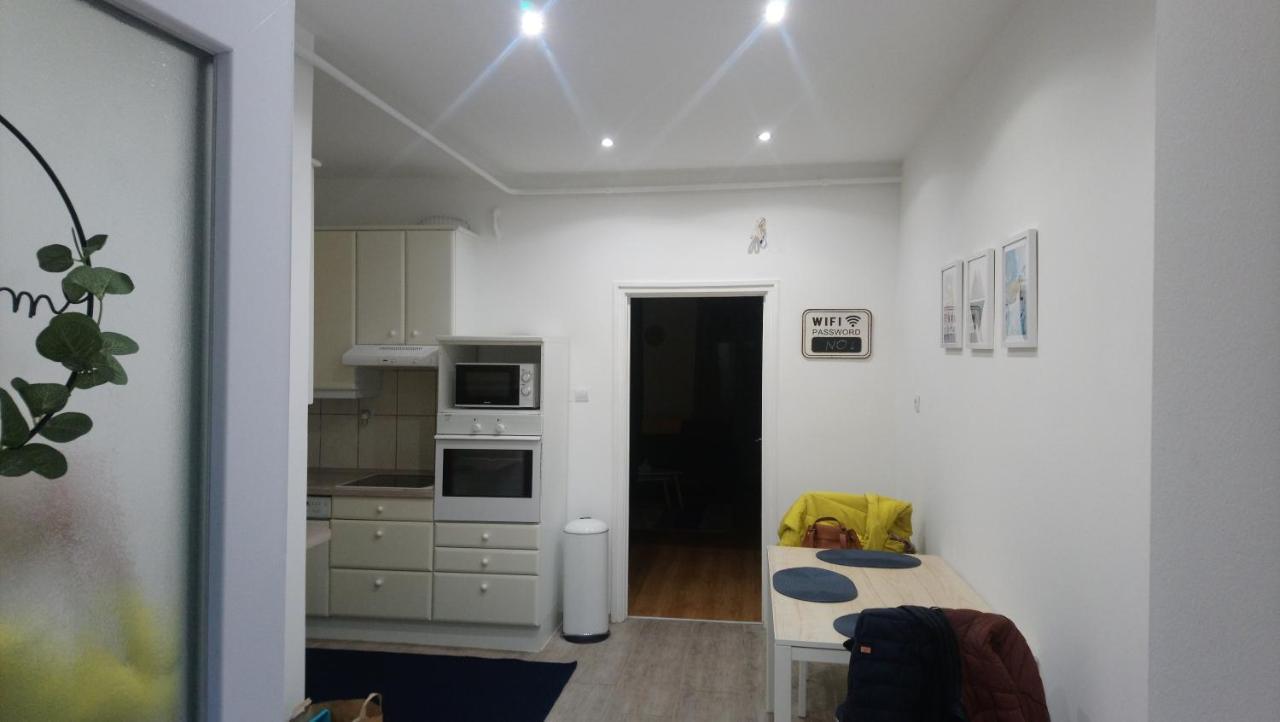 페치 A Charming Little Flat Just Above Szechenyi Square 아파트 외부 사진